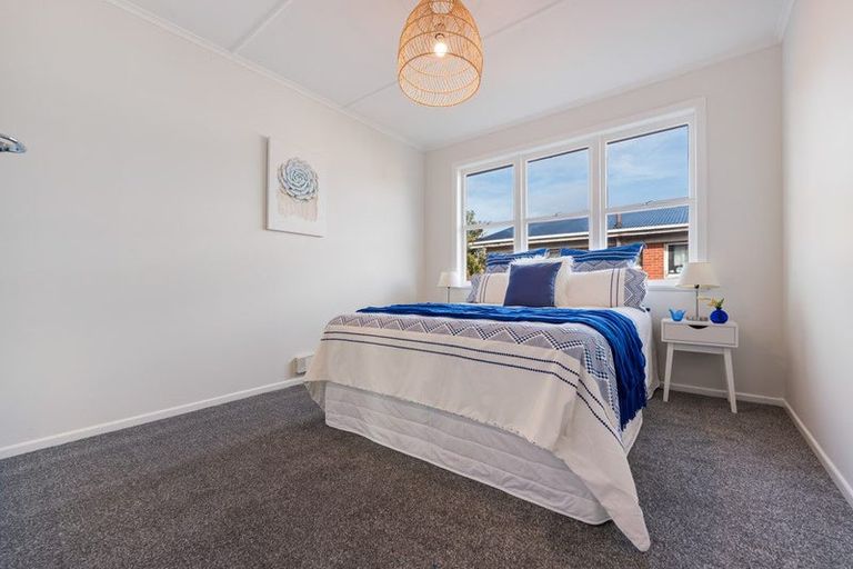Photo of property in 65 Farquhar Road, Glendene, Auckland, 0602