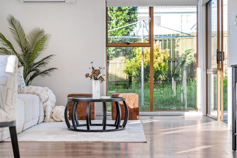 Photo of property in 34 Kelman Road, Kelston, Auckland, 0602