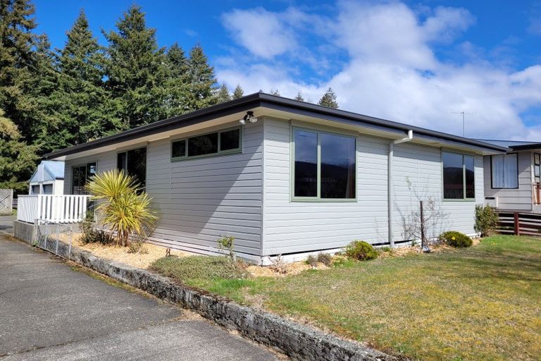 Photo of property in 74 Quintin Drive, Te Anau, 9600
