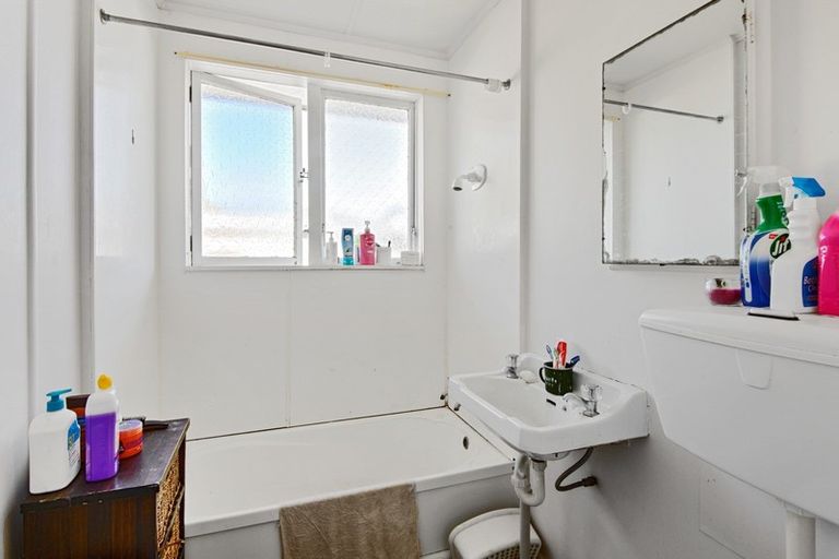 Photo of property in 32 Jollie Street, Linwood, Christchurch, 8062