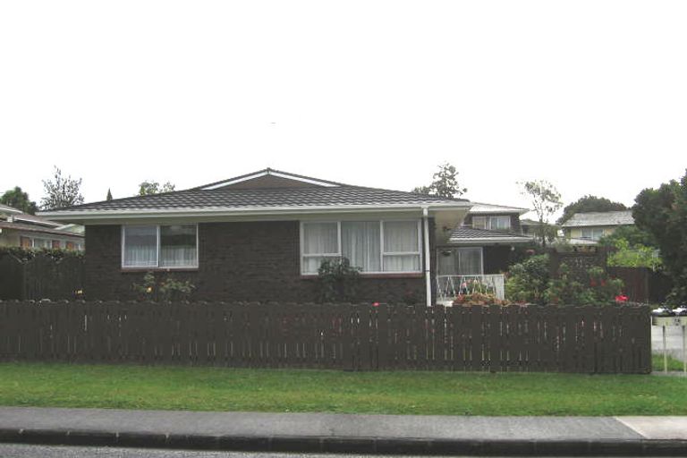 Photo of property in 2/16 Eyre Street, Henderson, Auckland, 0612