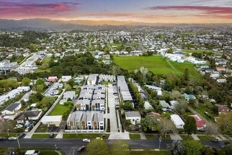 Photo of property in 17 Don Oliver Lane, Glen Eden, 0602