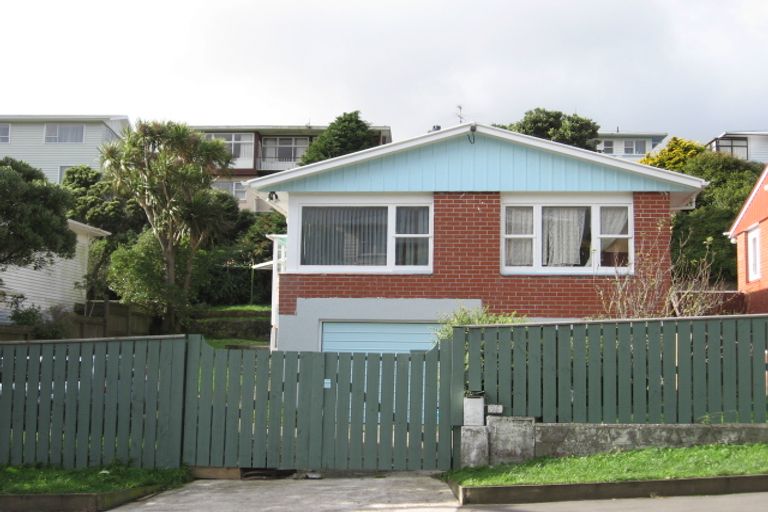 Photo of property in 96 Kenmore Street, Newlands, Wellington, 6037