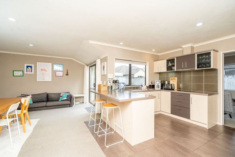 Photo of property in 16 Ravenscourt Place, Huntington, Hamilton, 3210