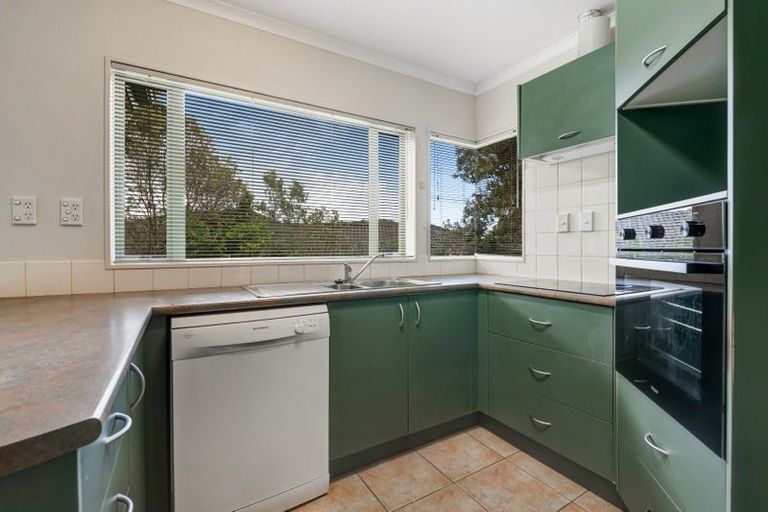 Photo of property in 86 Roberta Crescent, Orewa, 0931