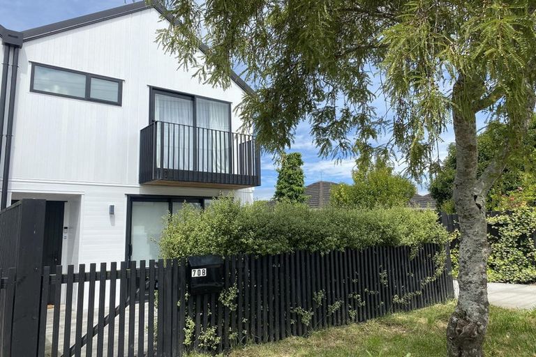 Photo of property in 70b Neil Avenue, Te Atatu Peninsula, Auckland, 0610