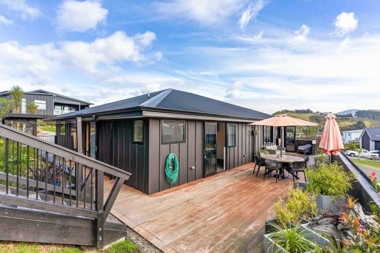 Photo of property in 5 Manatu Close, Whangamata, 3691