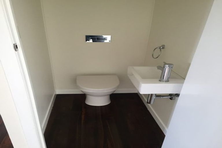 Photo of property in 42 Carlisle Road, Browns Bay, Auckland, 0630