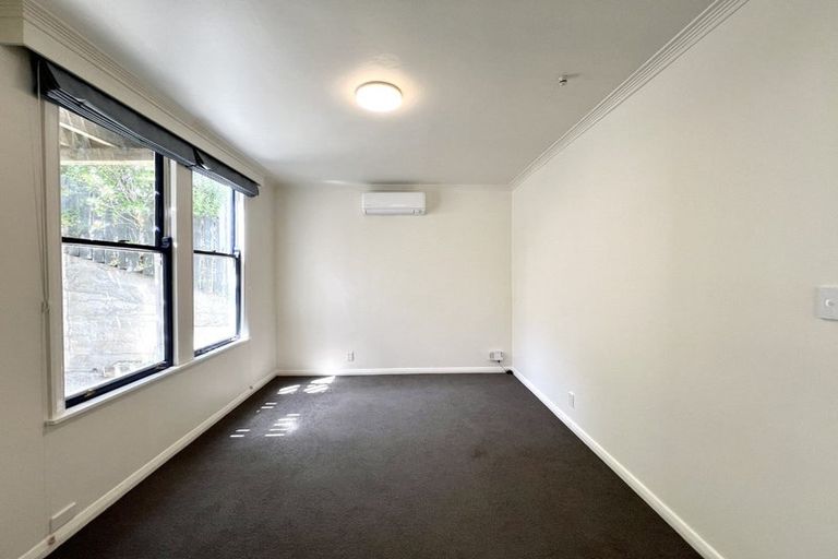 Photo of property in 98a Northland Road, Northland, Wellington, 6012