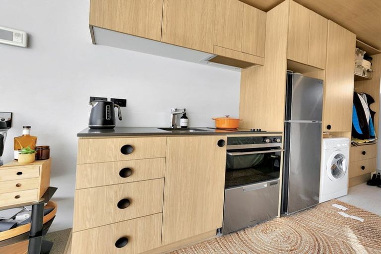 Photo of property in Vedado Apartments, 206/41 Hopper Street, Mount Cook, Wellington, 6011