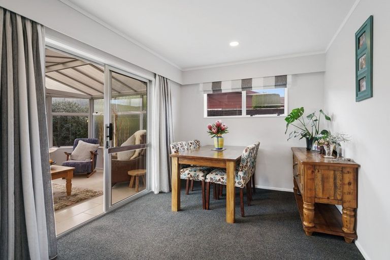 Photo of property in 3 Rewarewa Crescent, Waikanae, 5036