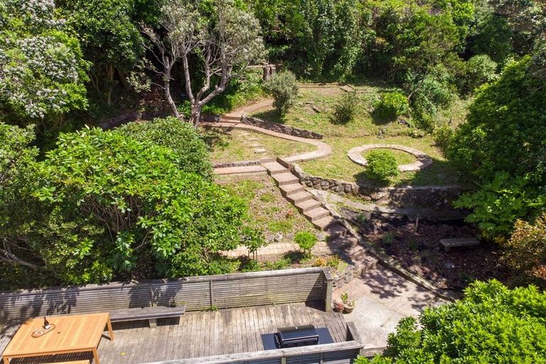 Photo of property in 102 Ruskin Road, Newlands, Wellington, 6037