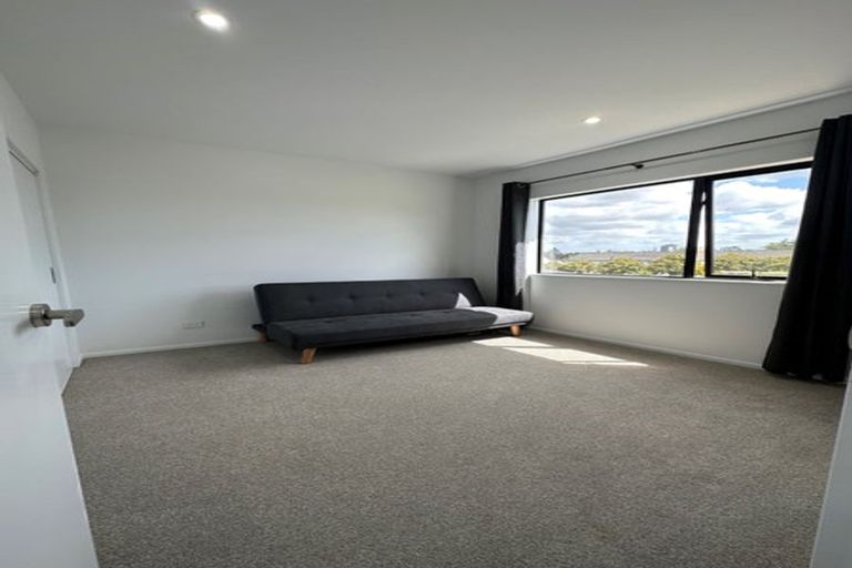 Photo of property in 33 Eileen Newey Place, Henderson, Auckland, 0612