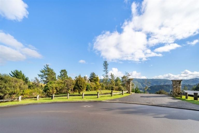 Photo of property in 28 Mount Marua Way, Timberlea, Upper Hutt, 5018