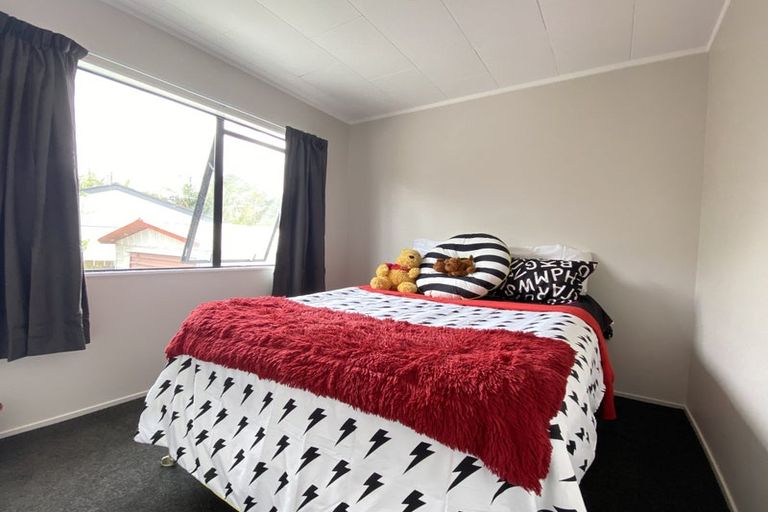 Photo of property in 3 Lowell Place, Massey, Auckland, 0614