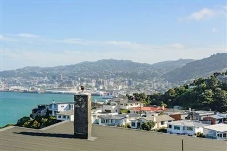 Photo of property in 5 Shalimar Crescent, Khandallah, Wellington, 6035