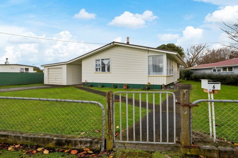 Photo of property in 6 Kauri Crescent, Hawera, 4610