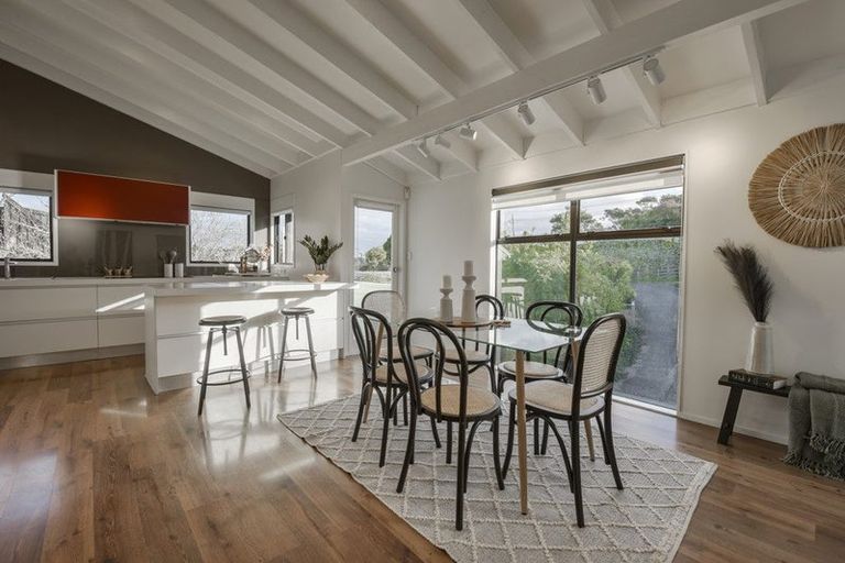 Photo of property in 2/24 Colonial Road, Birkenhead, Auckland, 0626