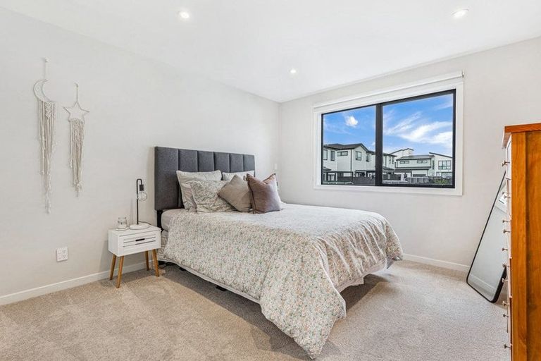 Photo of property in 3 Hea Road, Hobsonville, Auckland, 0616