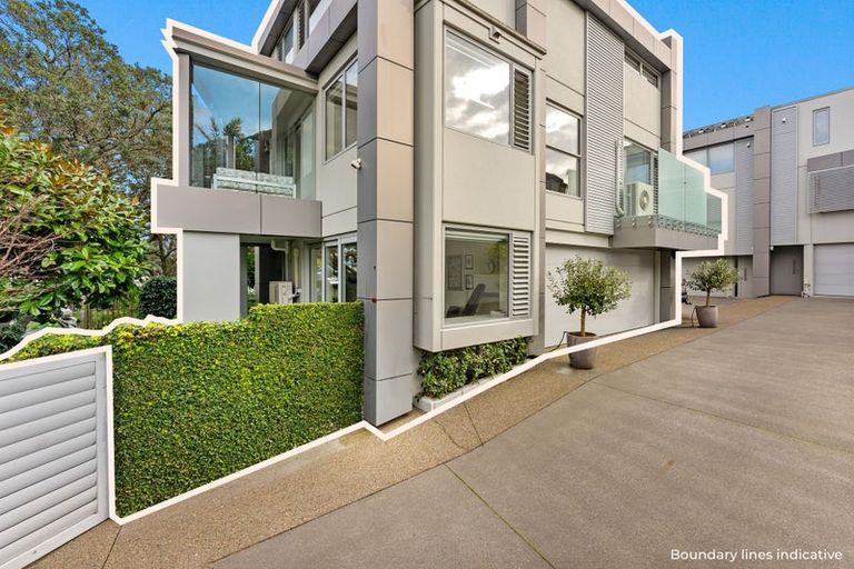 Photo of property in Montrose Villas, 441c Beach Road, Mairangi Bay, Auckland, 0630