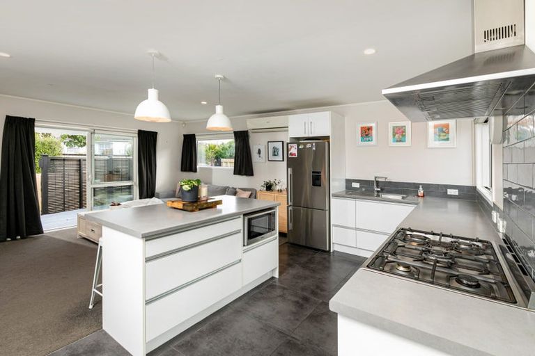 Photo of property in 1 Luanda Drive, Ranui, Auckland, 0612