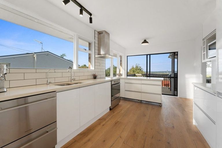 Photo of property in 1/177 Glenfield Road, Hillcrest, Auckland, 0627