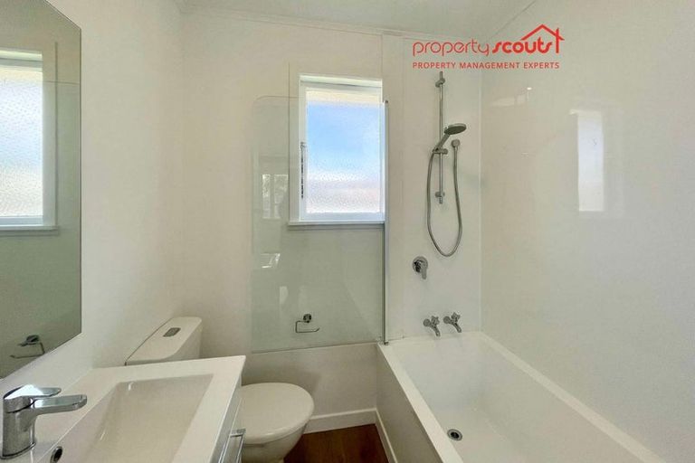Photo of property in 4 Simons Street, Moturoa, New Plymouth, 4310