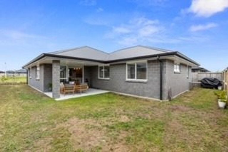 Photo of property in 11 Tamapahore Boulevard, Papamoa Beach, Papamoa, 3118