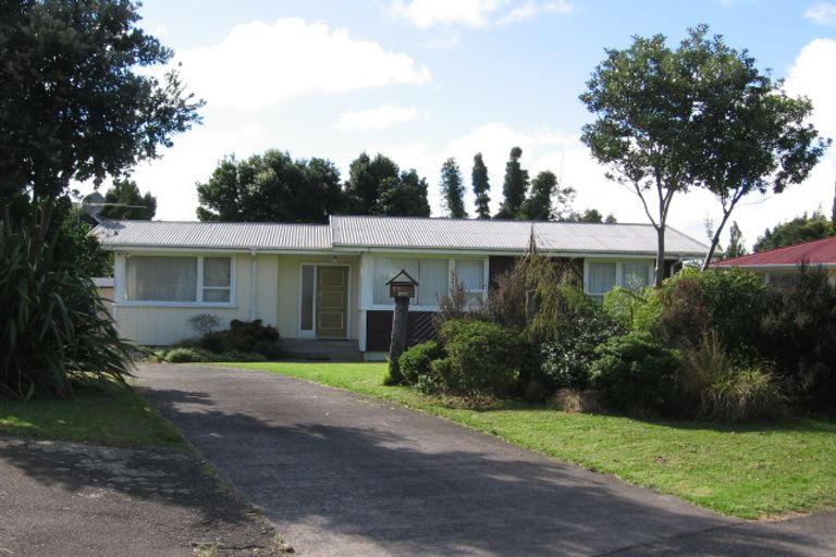 Photo of property in 11 Bridgens Avenue, Te Atatu Peninsula, Auckland, 0610