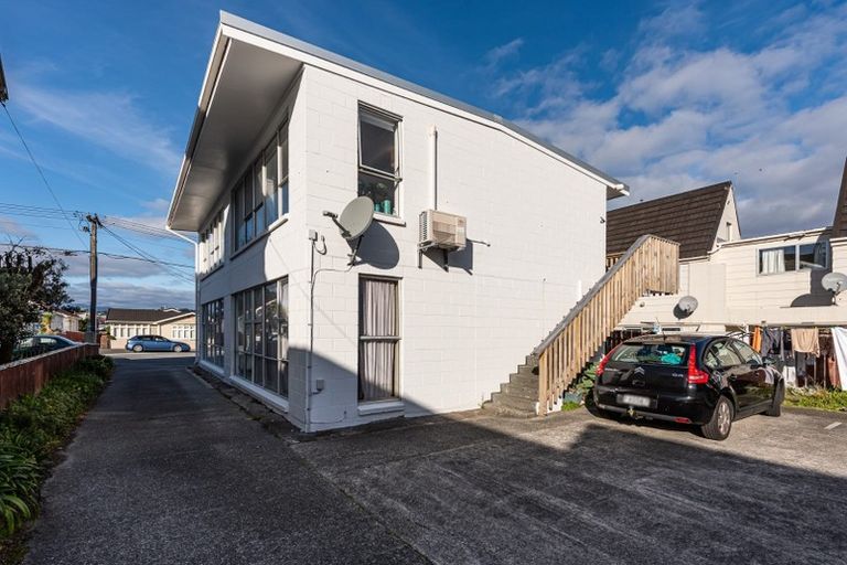 Photo of property in 2/72 Freyberg Street, Lyall Bay, Wellington, 6022