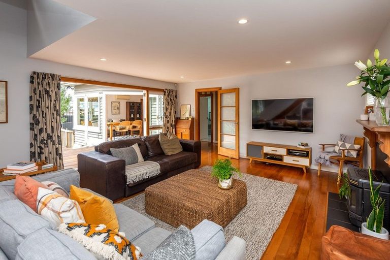 Photo of property in 35 Paparoa Street, Papanui, Christchurch, 8053