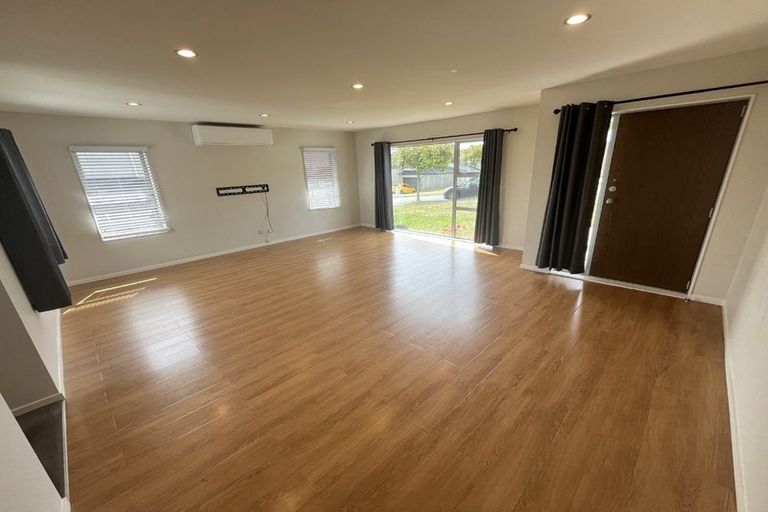 Photo of property in 65 Kirikiri Drive, Papakura, 2110