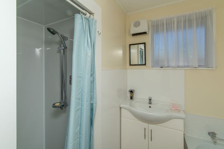 Photo of property in 19 Sturrocks Road, Redwood, Christchurch, 8051