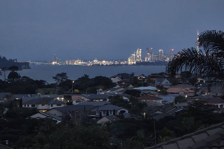 Photo of property in 12 Westergrove Place, West Harbour, Auckland, 0618