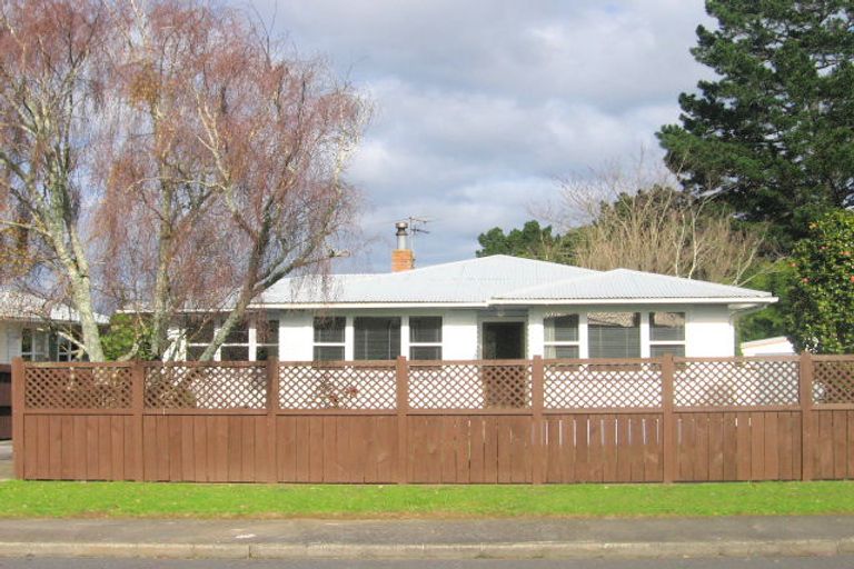 Photo of property in 21 Helena Street, Massey, Auckland, 0614