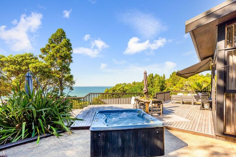 Photo of property in 2 Okewa Road, Titirangi, Auckland, 0604