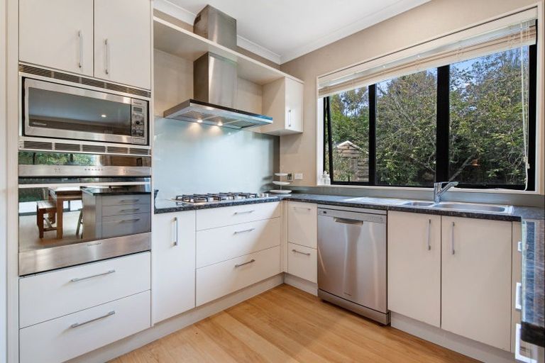 Photo of property in 22 Bur Oak Terrace, Schnapper Rock, Auckland, 0632