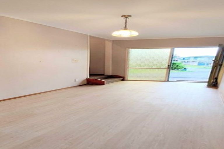 Photo of property in 41 Miltonia Avenue, Te Atatu South, Auckland, 0610