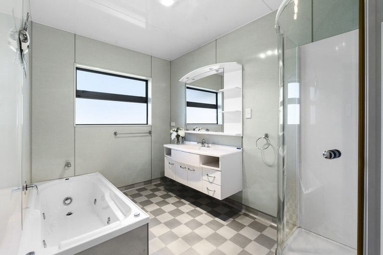 Photo of property in 11 Desmond Place, Bell Block, New Plymouth, 4312