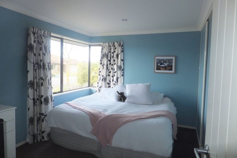 Photo of property in 2 Ross Place, Northwood, Christchurch, 8051