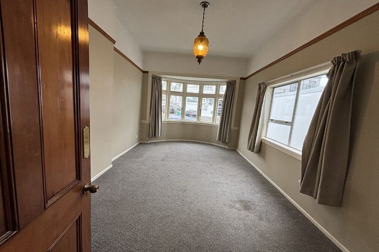 Photo of property in 43 Roxburgh Street, Mount Victoria, Wellington, 6011