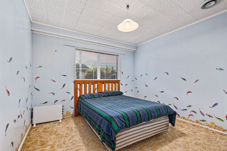 Photo of property in 17 Cyclarama Crescent, Massey, Auckland, 0614