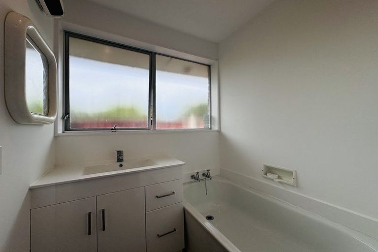 Photo of property in 2/290 Avonhead Road, Avonhead, Christchurch, 8042