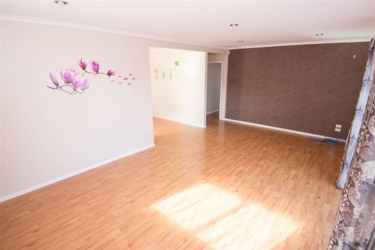 Photo of property in 132a Mcleod Road, Te Atatu South, Auckland, 0610