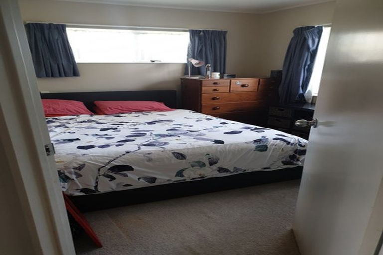 Photo of property in 26 Edwards Avenue, Henderson, Auckland, 0610