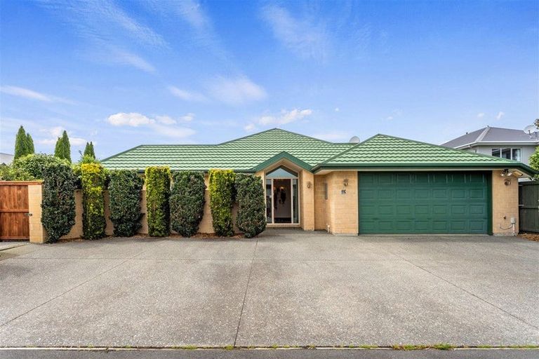 Photo of property in 15 Saddleback Green, Halswell, Christchurch, 8025