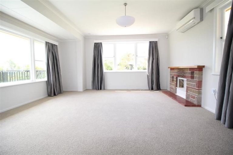 Photo of property in 21 Phillip Avenue, Glen Eden, Auckland, 0602