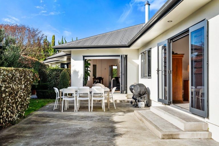 Photo of property in 27 Napier Street, Jervoistown, Napier, 4112