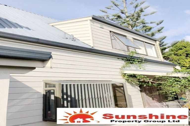 Photo of property in 2/92 Manuka Road, Glenfield, Auckland, 0629