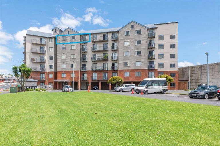 Photo of property in 6l/17 Crown Lynn Place, New Lynn, Auckland, 0600